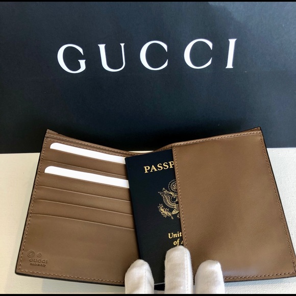 Brand New:  Gucci GG Logo Vertical Passport Case - Picture 6 of 8